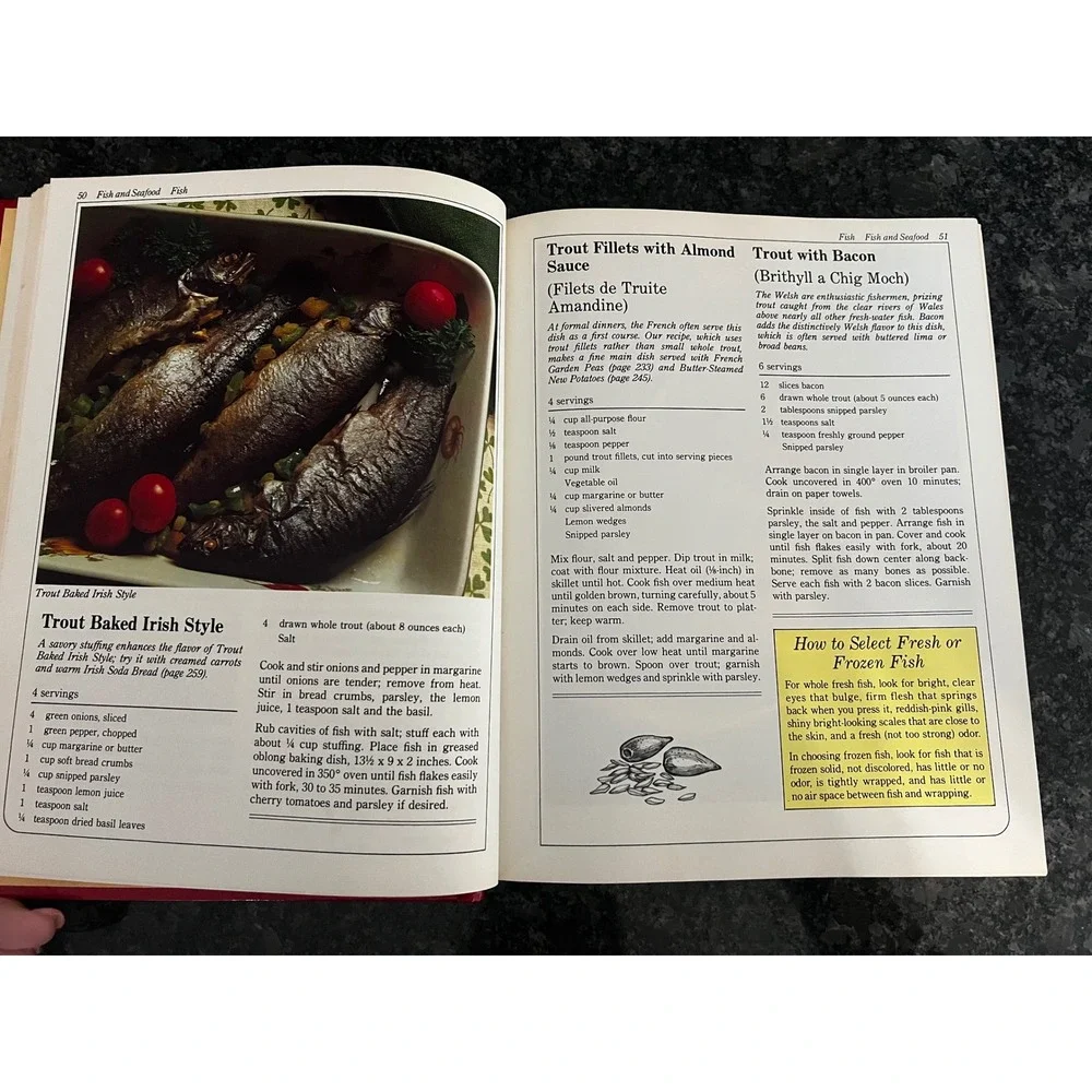 VTG Betty Crocker's International Cookbook Hardcover 1980 Recipes‎ Foods Cooking